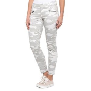 🆕 Democracy AbTechnology Freedom Ankle Jeans Camo gray & white